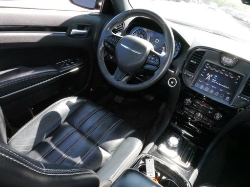 Used 2017 Chrysler 300 S AWD/4WD image 9