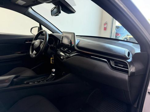 Used 2019 Toyota C-HR LE FWD image 27