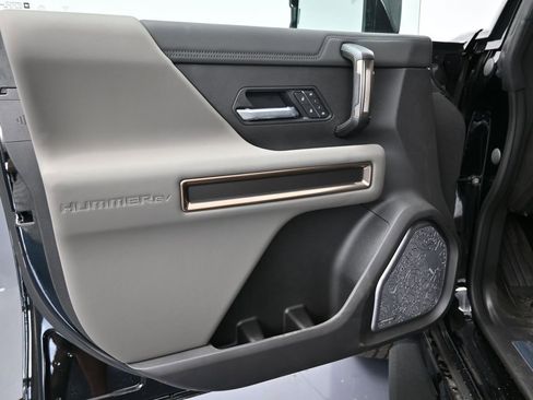 New 2025 GMC Hummer EV 2X w/ LPO, Sport Package image 17