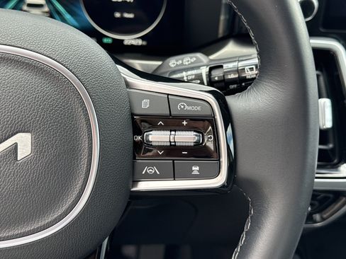 Certified 2023 Kia Sorento SX image 26