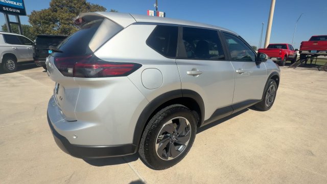 Used 2024 Nissan Rogue SV FWD image 8