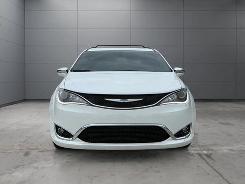 Used 2018 Chrysler Pacifica Limited FWD image 2