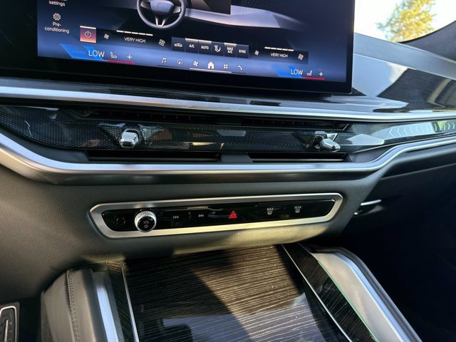 Used 2025 BMW X6 xDrive40i w/ Executive Package AWD/4WD image 28