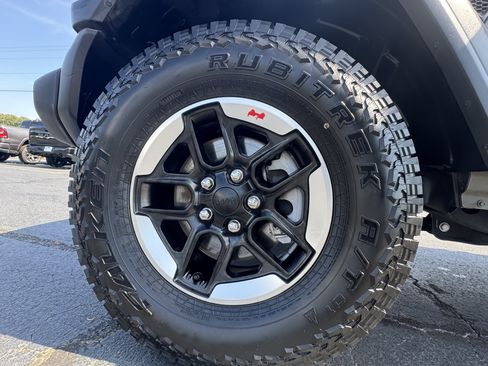 Used 2018 Jeep Wrangler Unlimited Sport S AWD/4WD image 12