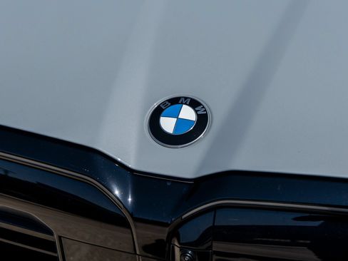 Used 2026 BMW M5 w/ Carbon Package AWD/4WD image 17