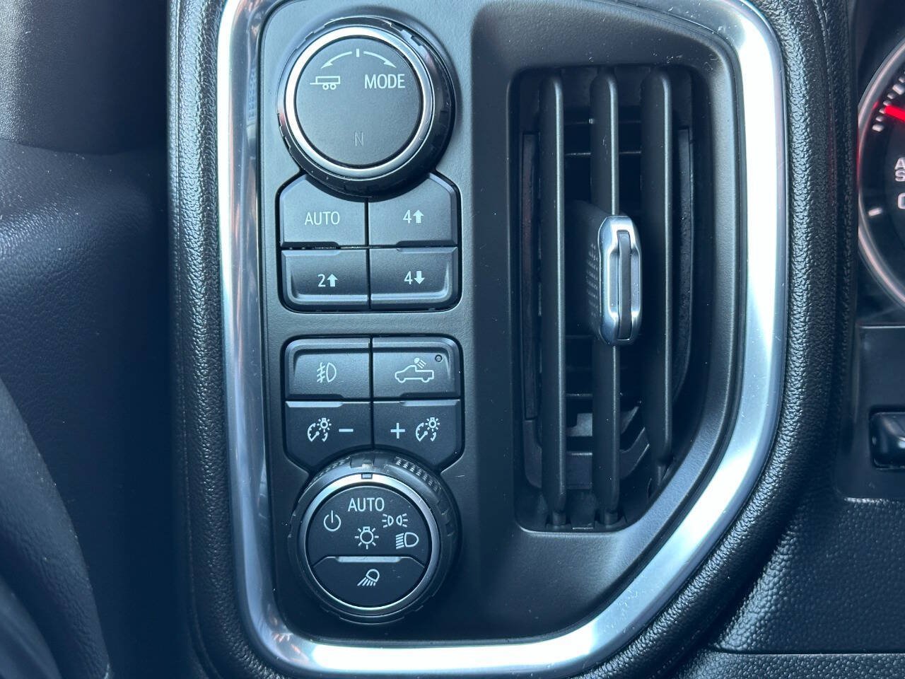 Used 2021 Chevrolet Silverado 1500 High Country w/ Technology Package AWD/4WD image 45