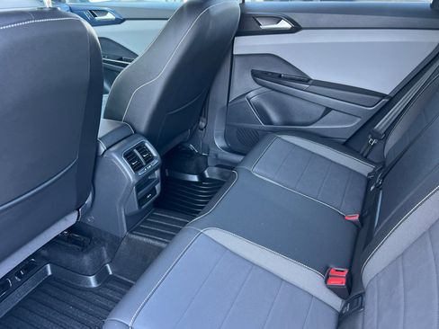 Used 2023 Volkswagen Taos SE image 9