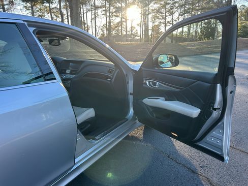 Used 2016 INFINITI Q70 3.7 w/ Sport Package image 17