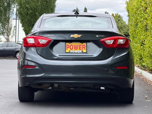 Used 2017 Chevrolet Cruze Premier FWD image 5