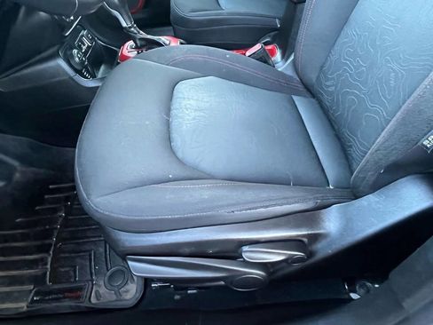 Used 2016 Jeep Renegade Trailhawk image 18