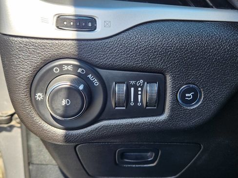 Used 2017 Jeep Cherokee Trailhawk w/ Comfort & Convenience Group image 21