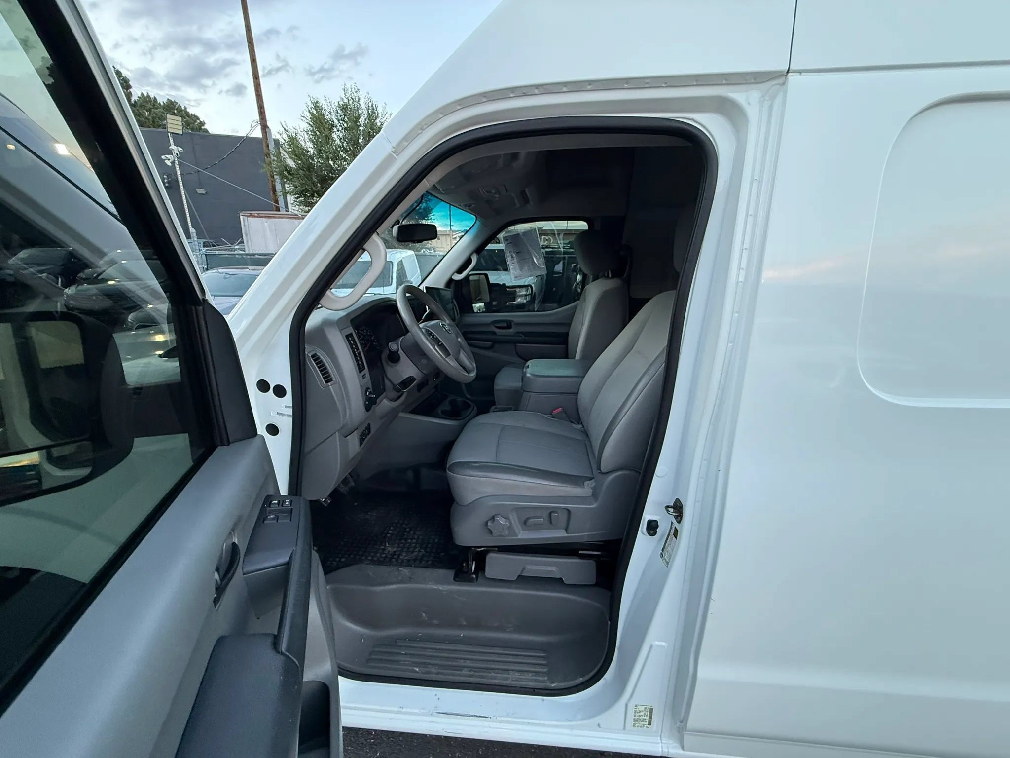 Used 2012 Nissan NV 2500 SV w/ Side Curtain Airbag Pkg RWD image 14
