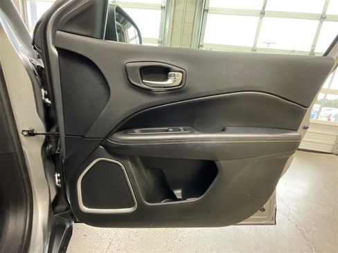 Used 2020 Jeep Compass Latitude image 23