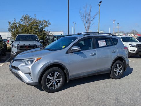 Used 2017 Toyota RAV4 XLE image 8