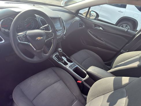 Certified 2018 Chevrolet Cruze LT w/ Convenience Package FWD image 25