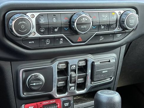Used 2019 Jeep Wrangler Unlimited Rubicon w/ LED Lighting Group AWD/4WD image 7