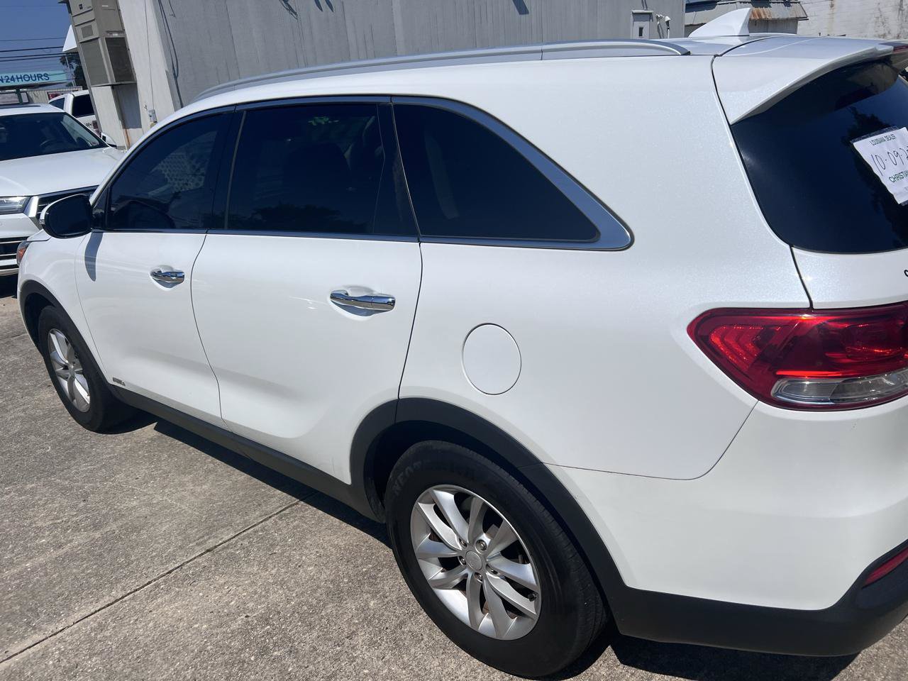 Used 2017 Kia Sorento AWD w/ LX Convenience Package image 9