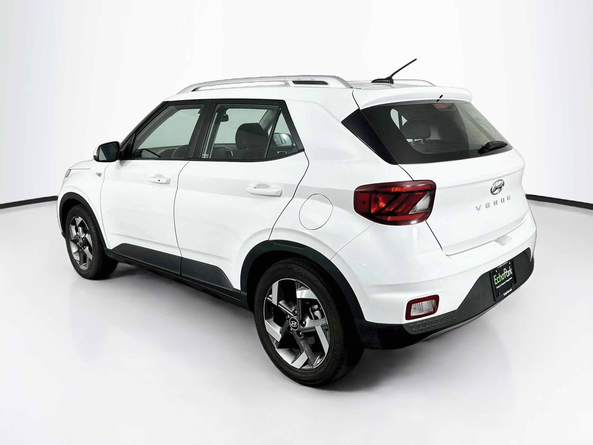 Used 2025 Hyundai Venue SEL FWD image 5