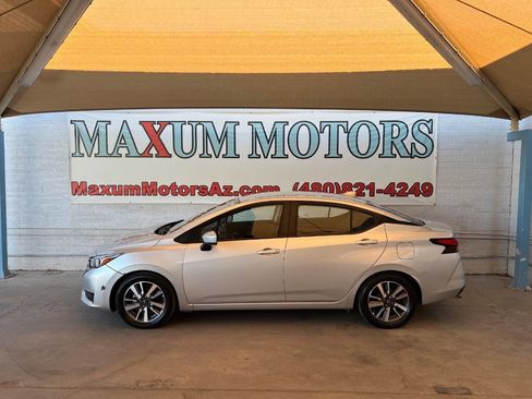 Used 2023 Nissan Versa SV image 3