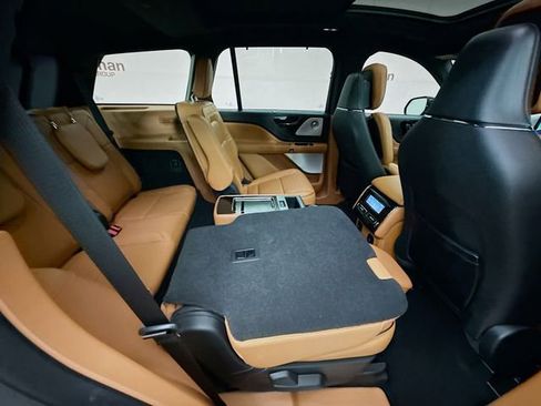 Used 2023 Lincoln Aviator Black Label w/ Dynamic Handling Package image 30