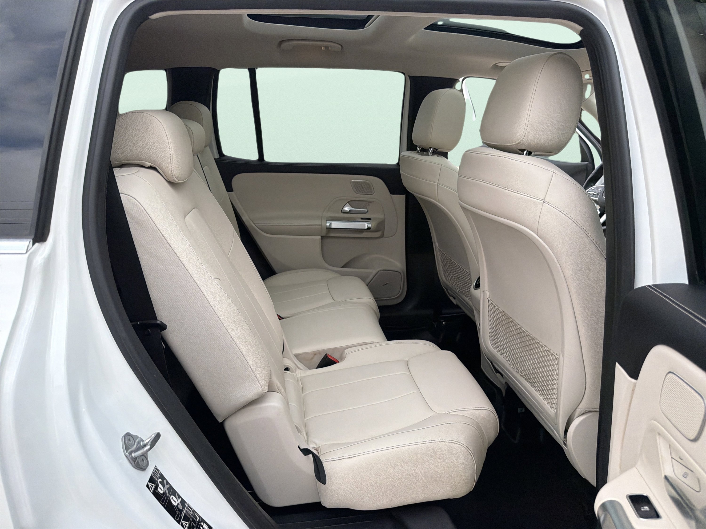 Used 2021 Mercedes-Benz GLB 250 4MATIC image 38