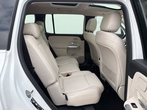 Used 2021 Mercedes-Benz GLB 250 4MATIC image 38