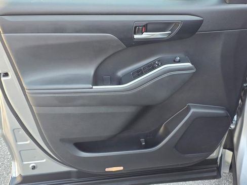 Used 2022 Toyota Highlander XLE image 36