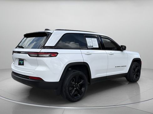 Used 2024 Jeep Grand Cherokee Altitude AWD/4WD image 3