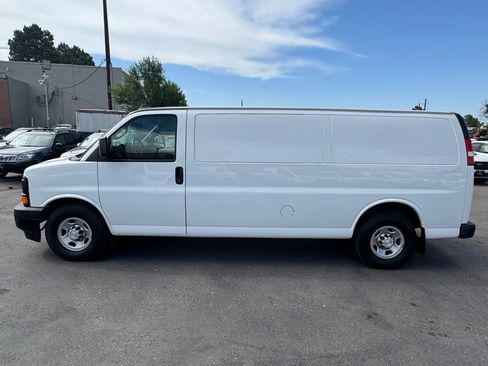 Used 2017 Chevrolet Express 3500 Extended image 3