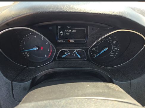 Used 2017 Ford Focus SE FWD image 4