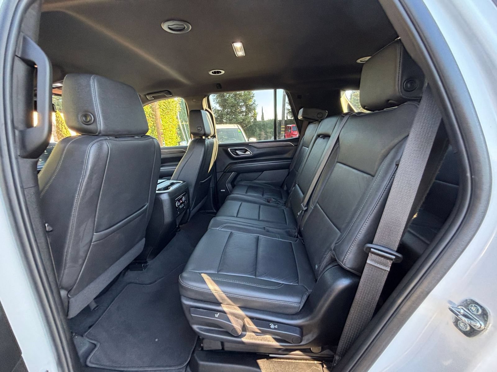 Used 2024 Chevrolet Tahoe LT w/ Luxury Package RWD image 28