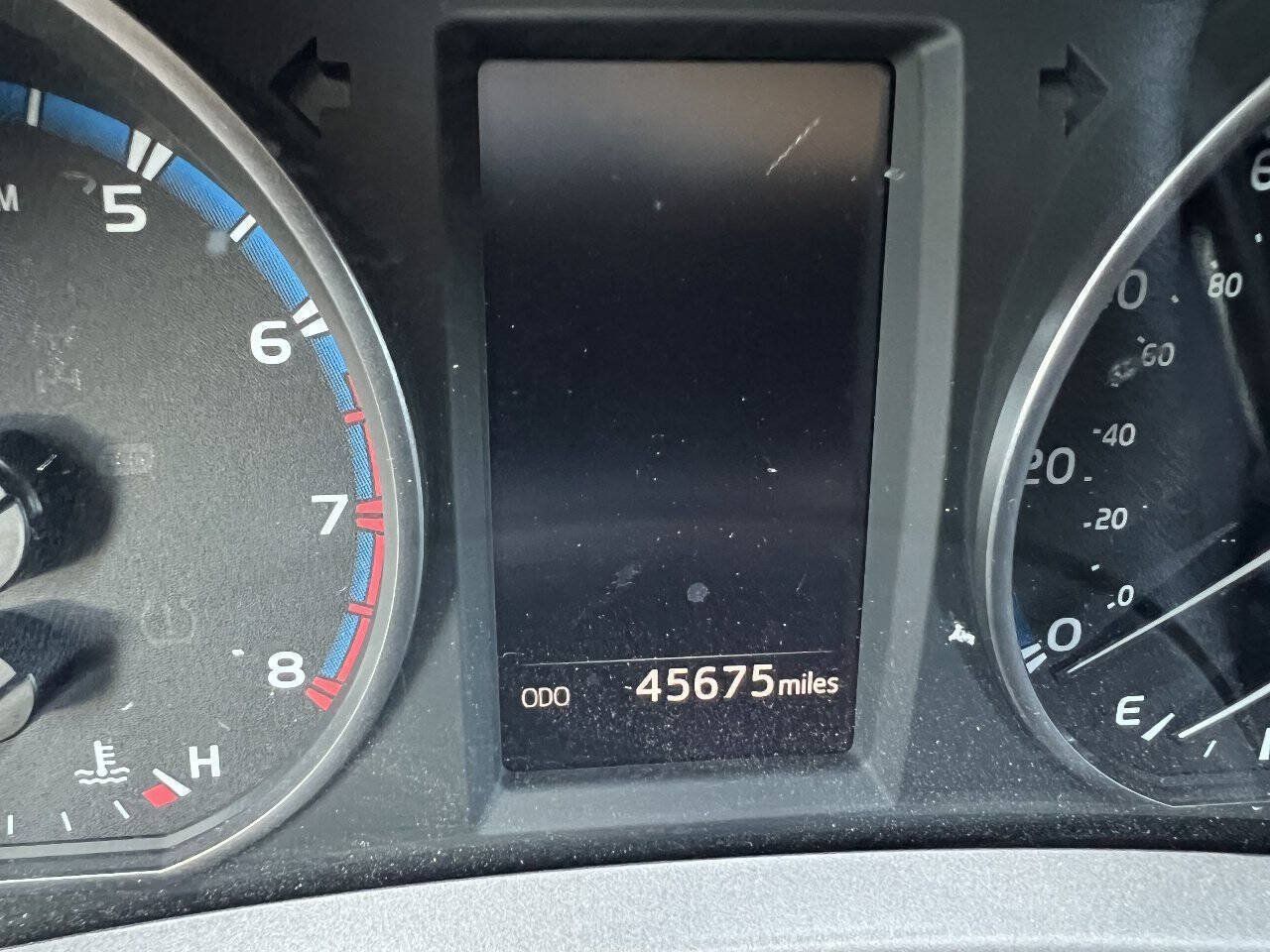 Used 2018 Toyota RAV4 LE w/ Carpet Mat Package FWD image 12