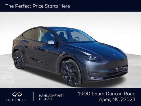 Used 2025 Tesla Model Y Long Range RWD image 1