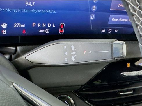 Used 2025 Buick Enclave Avenir AWD/4WD image 15