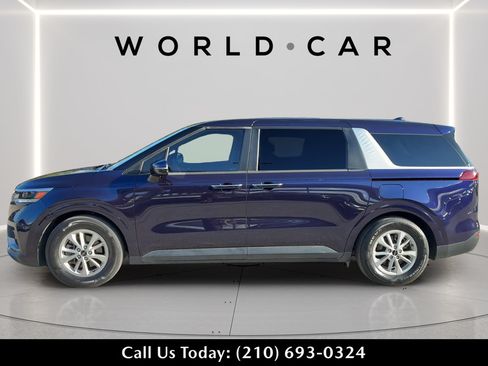 Used 2024 Kia Carnival LX FWD image 6