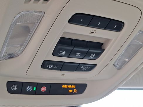 Used 2022 Buick Envision Avenir w/ Technology Package II image 27