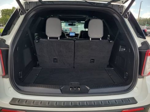 Used 2022 Ford Explorer ST w/ Equipment Group 401A RWD image 10