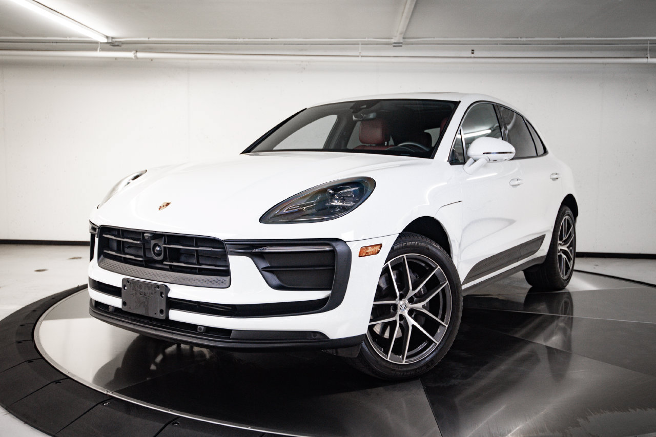 Certified 2024 Porsche Macan AWD/4WD image 1