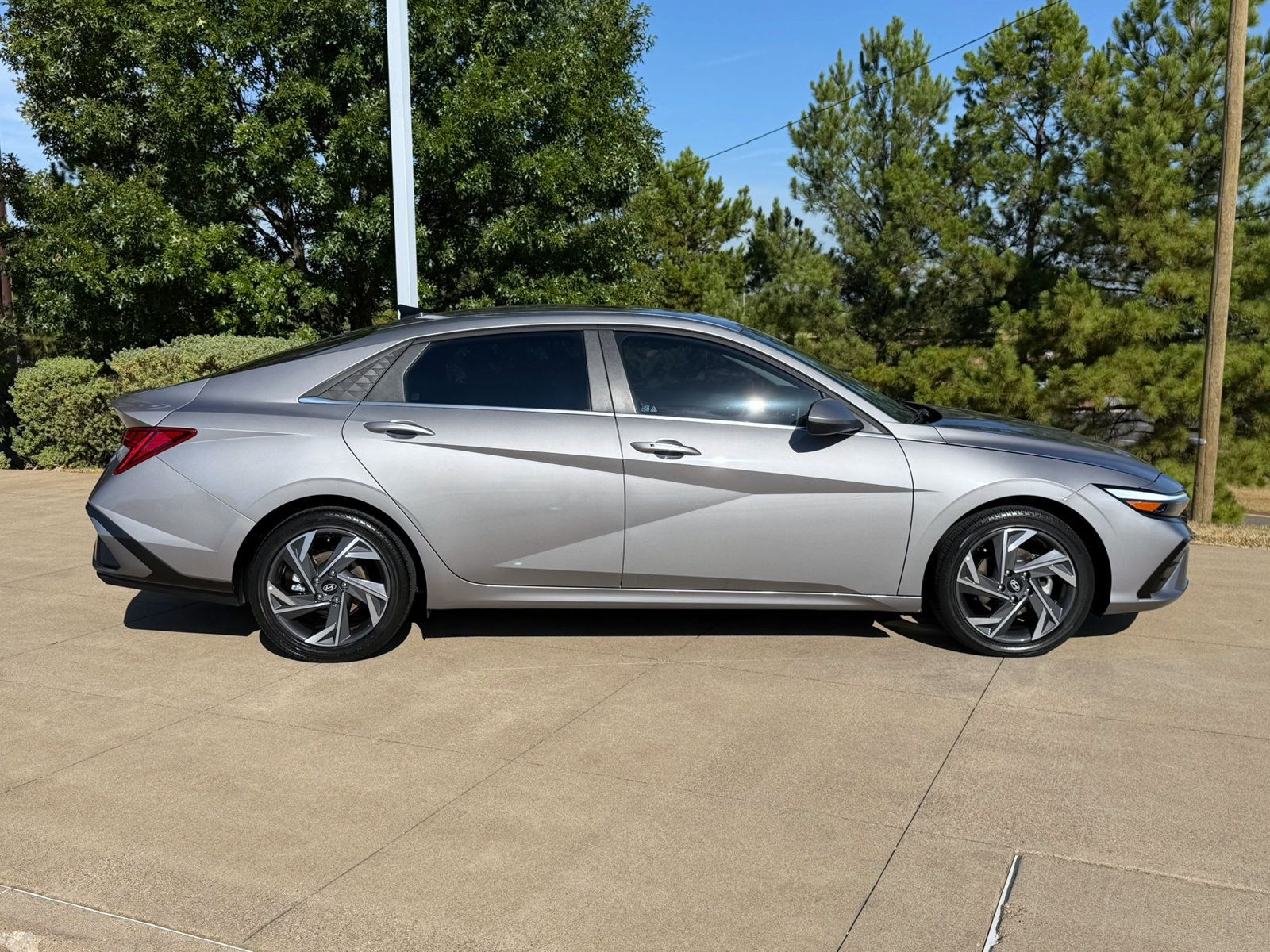 Used 2025 Hyundai Elantra SEL FWD image 7