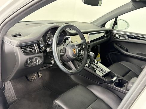 Certified 2023 Porsche Macan AWD/4WD image 4