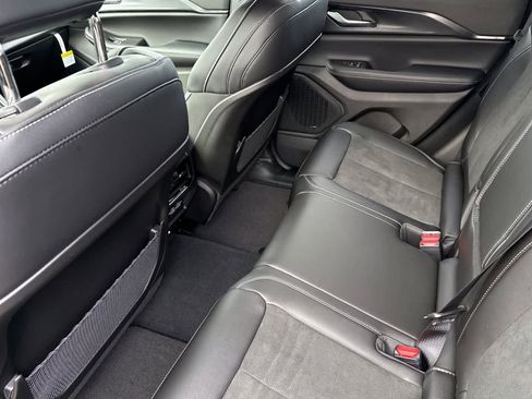 New 2025 Jeep Grand Cherokee Altitude image 4