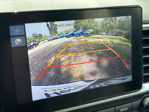 Used 2025 Hyundai Venue SEL FWD image 21