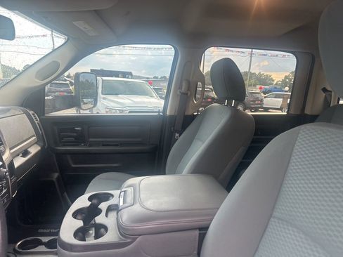 Used 2018 RAM 2500 Tradesman w/ Chrome Appearance Group image 12