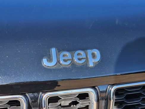 Certified 2023 Jeep Grand Cherokee L Limited AWD/4WD image 12