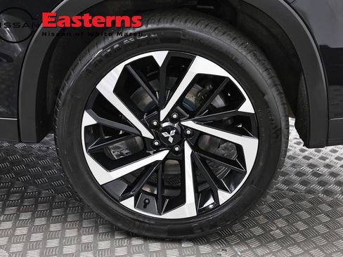 Used 2024 Mitsubishi Outlander AWD image 33