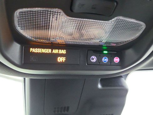 Used 2024 Chevrolet Trax RS FWD image 32
