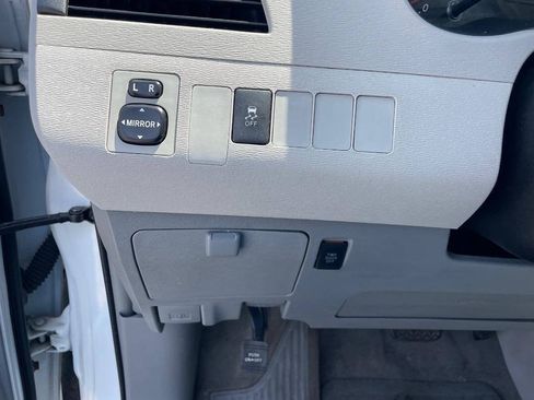 Used 2014 Toyota Sienna LE FWD image 21