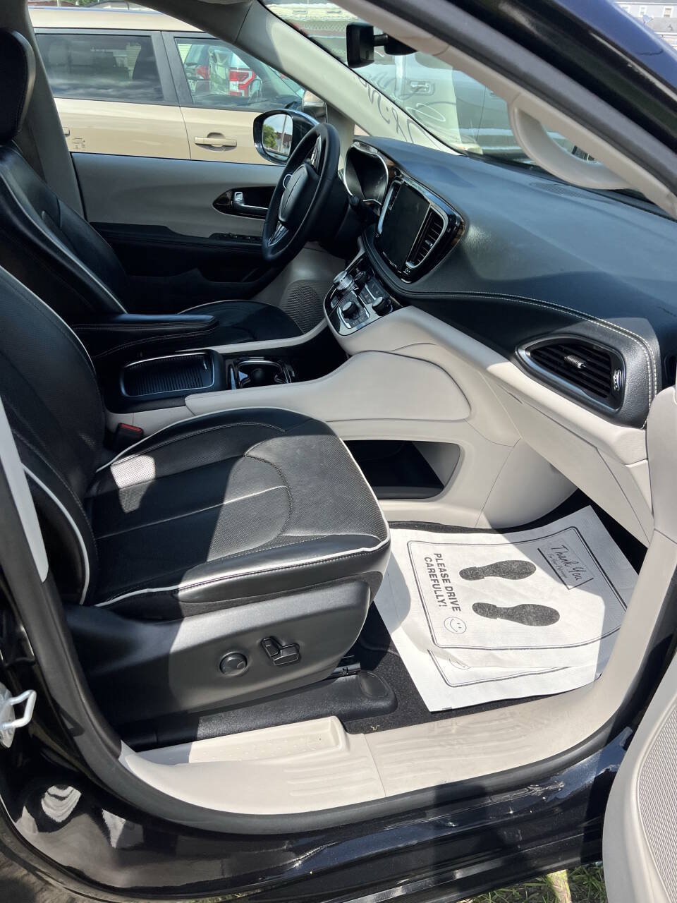 Used 2023 Chrysler Pacifica Limited FWD image 13
