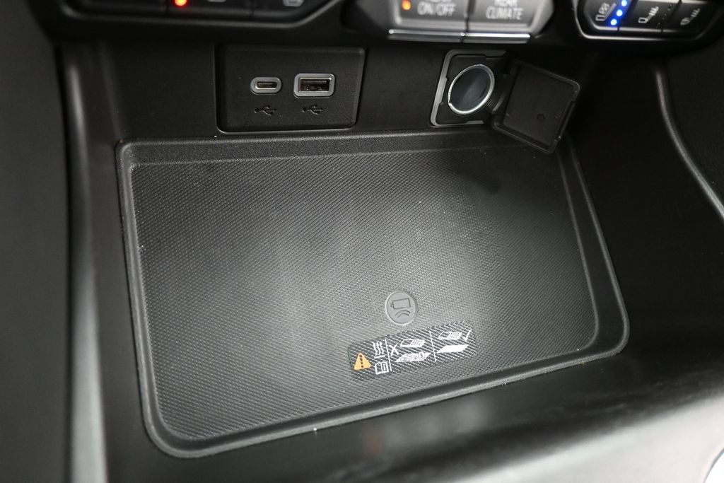Used 2021 Chevrolet Tahoe Premier w/ Premium Package RWD image 34