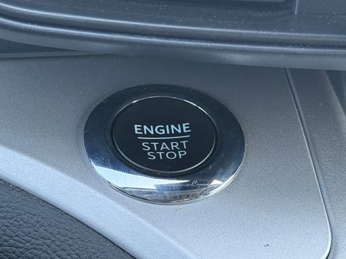 Used 2023 Ford Explorer XLT AWD/4WD image 16